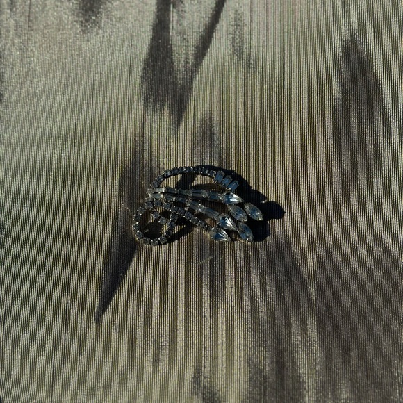 Vintage Weiss Brooch with Rhinostones - Picture 4 of 5